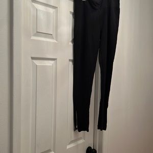 Classic Black leggings zipper on the side of the leg